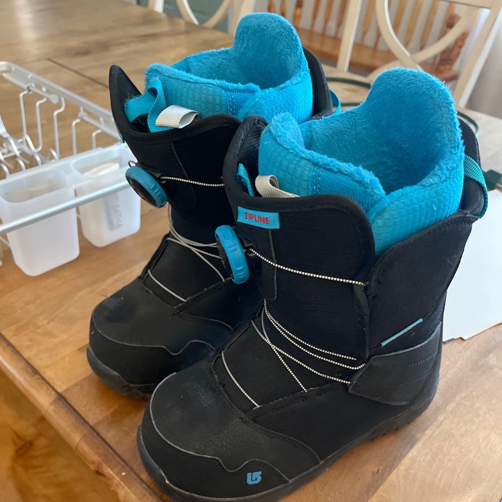 Burton Youth Snowboard Boots- LIKE NEW!
